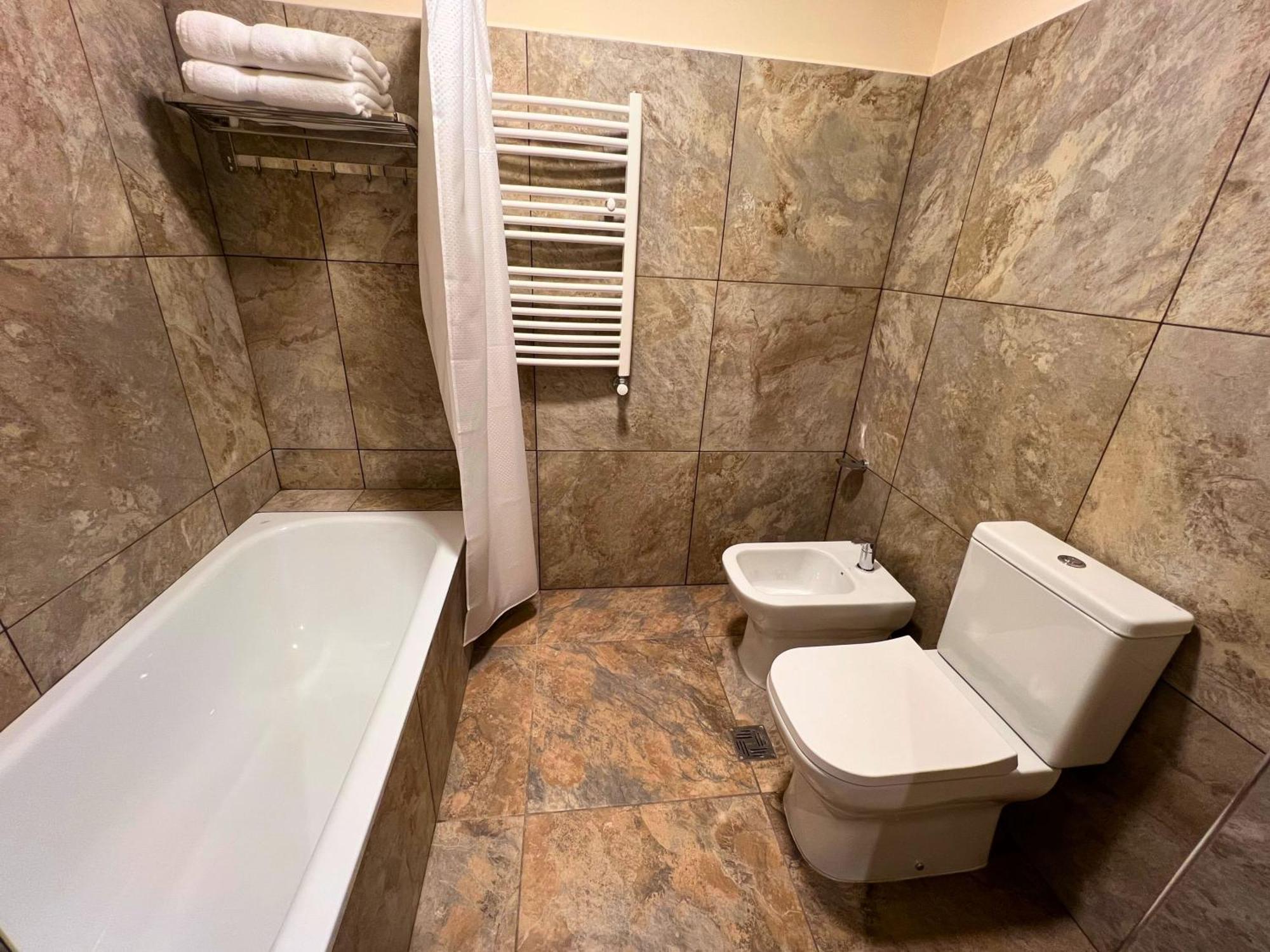Huinid Pioneros Hotel San Carlos de Bariloche Phòng bức ảnh