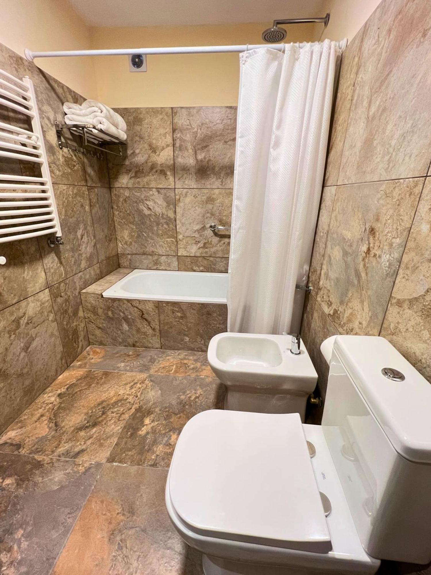 Huinid Pioneros Hotel San Carlos de Bariloche Phòng bức ảnh